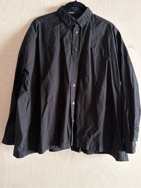 Zucca Japan Black Poplin Button-Down Shirt with Gathered Back